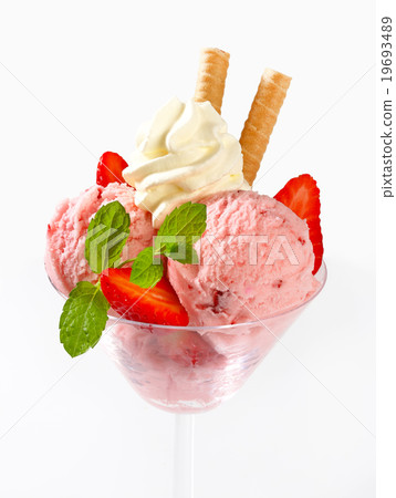 Strawberry ice cream sundae Strawberry ice cream sundae 19693489