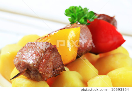 Grilled meat skewer and potatoes 19693564