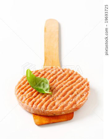 图库照片: raw minced meat patty