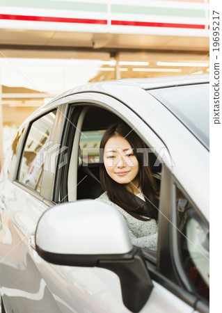 Young people and climbing 19695217