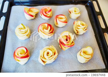 Apple pies in form of roses 19697448
