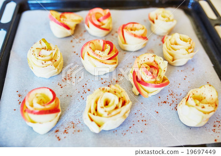 Apple pies in form of roses 19697449