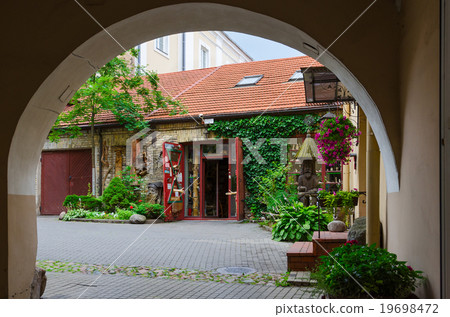 Souvenir shop in Old Town, Vilnius, Lithuania 19698472