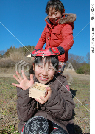 Setsubunzu maki child Setsubunzu maki child 19699888
