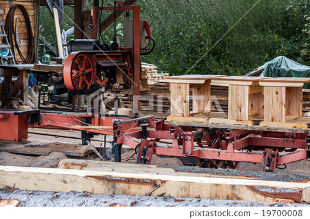 Production of school desks  19700008