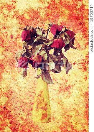 wither rose in vase on grungy vintage background. wither rose in vase on grungy vintage background. 19703714