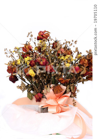Bouquet of dried withered roses. Bouquet of dried withered roses. 19705110