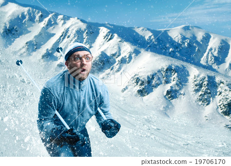 Man skiing 19706170