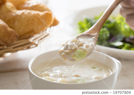 Clam chowder 19707809