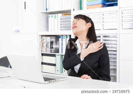 OL suffering from stiff shoulders OL suffering from stiff shoulders 19710975