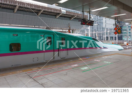 Tokyo,Japan-April 1,2015:E5 Series Shinkansen 19711365