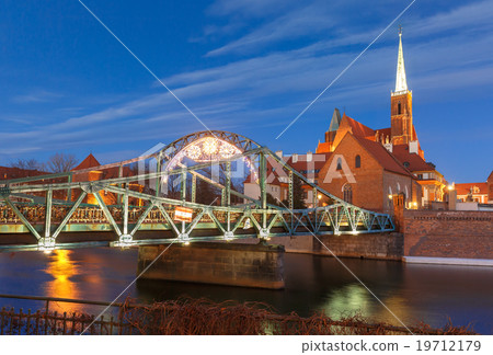 Tumski Bridge at night in Wroclaw, Poland Tumski Bridge at night in Wroclaw, Poland 19712179