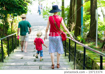 Family trip of foreigners visiting Japan (landscape of Shiga prefecture) Family trip of foreigners visiting Japan (landscape of Shiga prefecture) 19713374