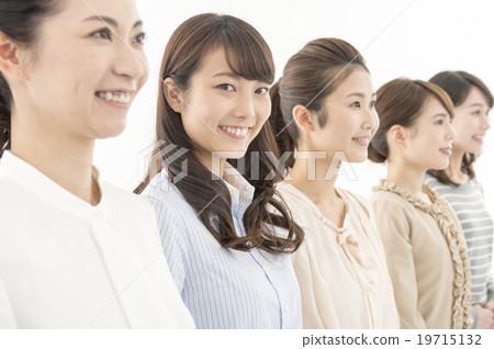 Five business women 19715132