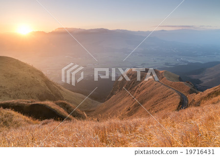 清晨Laputa路 19716431