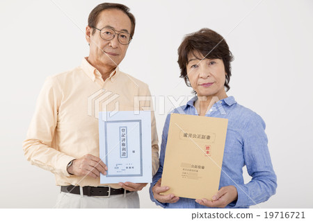 夫妻有證詞和房地產登記處 19716721