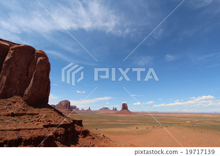 美國原始景觀紀念碑山谷，以自然奇妙的地質構造而聞名 19717139