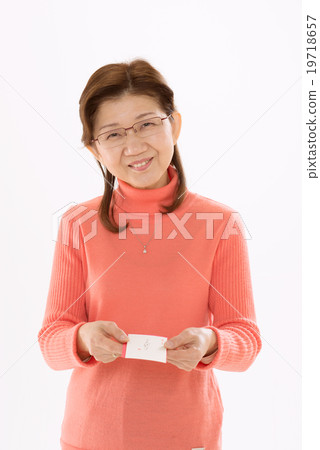 Senior woman with a smiling smiling face 19718657