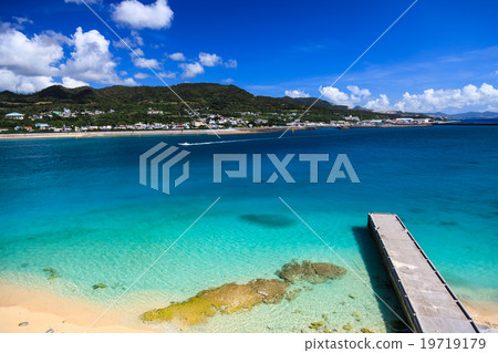 藍色的大海和碼頭 19719179