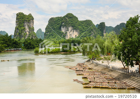 Bamboo rafts in idyllic li river scenery Bamboo rafts in idyllic li river scenery 19720510