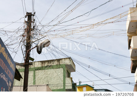Messy electric wires Messy electric wires 19720708