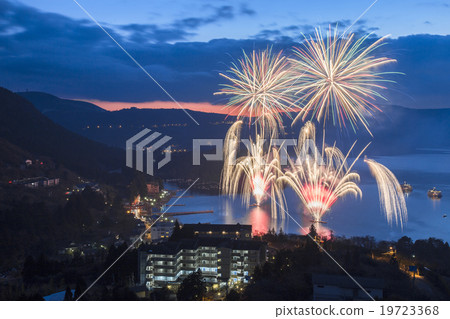 煙花和夜景 19723368