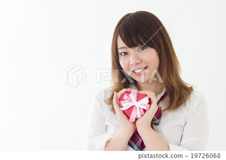 Girls high school student who shows gifts with a smile event Event image up 19726068