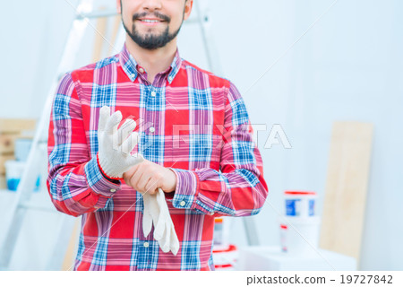 Handsome man doing renovation Handsome man doing renovation 19727842