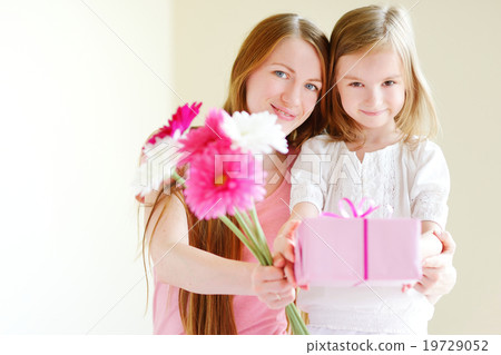 Mother and he daughter giving a gift 19729052
