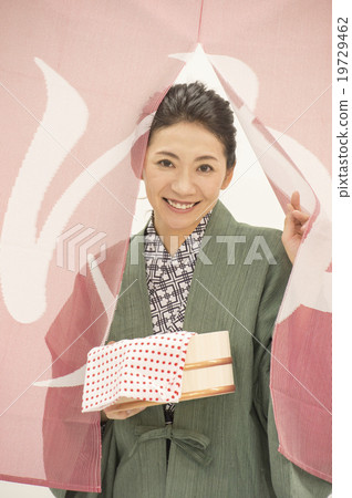 Women in hot spring yukata 19729462