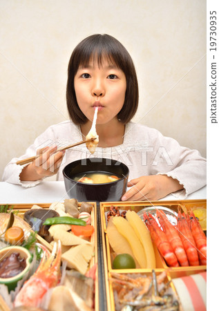 Osechi cuisine and girls (Okonomi) Osechi cuisine and girls (Okonomi) 19730935