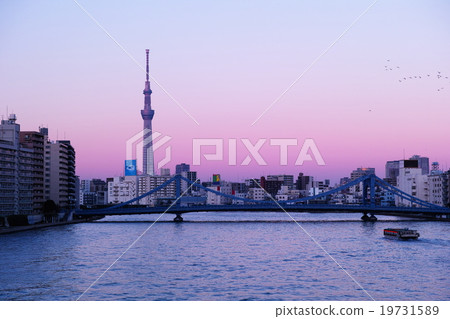 Kiyosu橋樑和天空樹在黃昏 Kiyosu橋樑和天空樹在黃昏 19731589