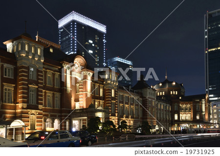 Tokyo station at night 19731925