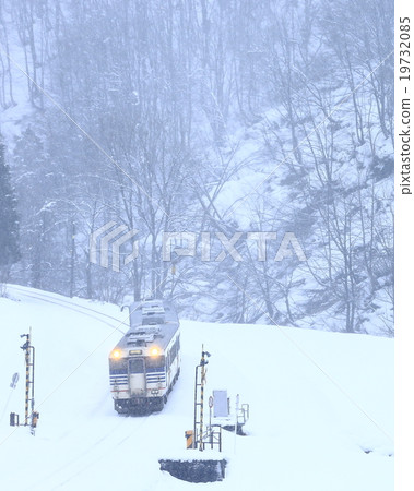Today's line in winter Today's line in winter 19732085