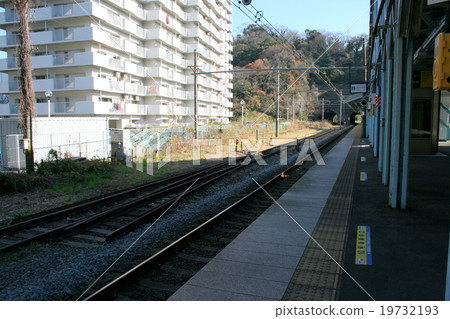 Visit Taura station where the door of the leading car is not opened between the tunnels 19732193