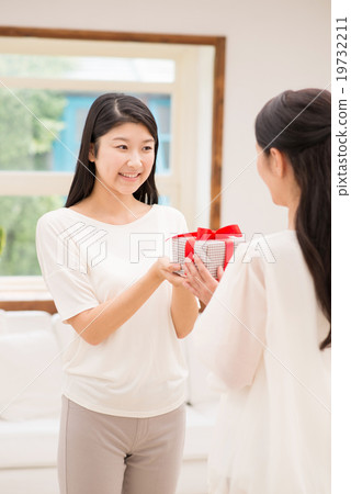 兩代美女形象 兩代美女形象 19732211