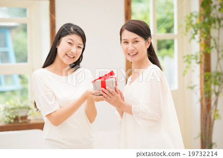 兩代美女形象 兩代美女形象 19732214