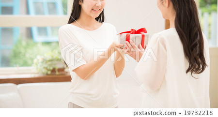 兩代美女形象 19732218