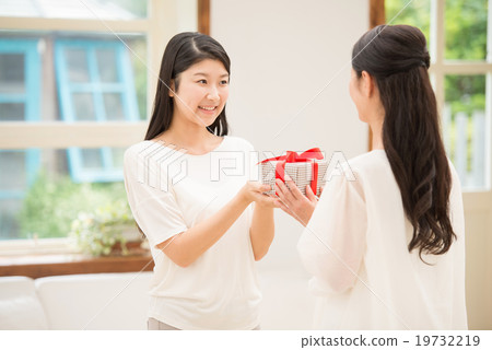 兩代美女形象 19732219