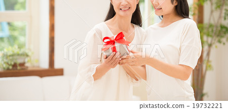 兩代美女形象 兩代美女形象 19732221