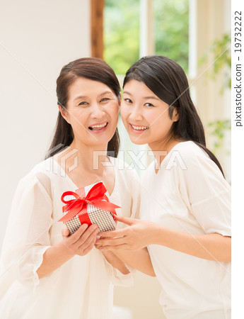 兩代美女形象 19732222