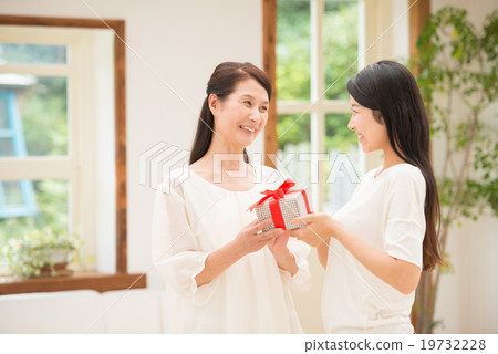 兩代美女形象 兩代美女形象 19732228