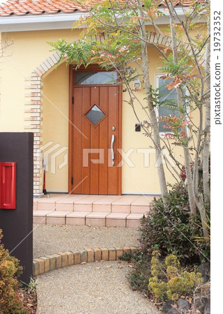 Entrance door 19732352
