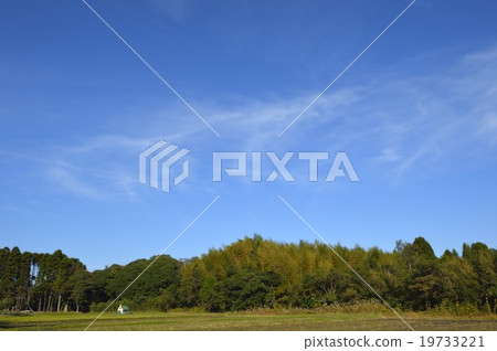 Harvested fields and autumn sky Harvested fields and autumn sky 19733221