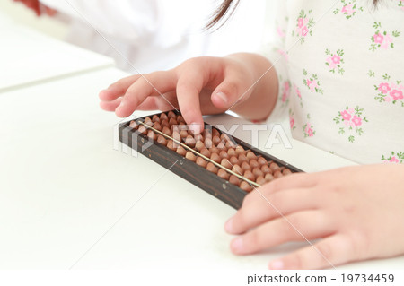 有算盤的孩子 19734459