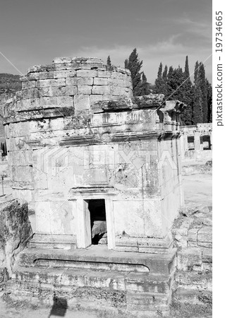 old construction column    and the roman  19734665