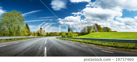 Road panorama on sunny spring day 19737460