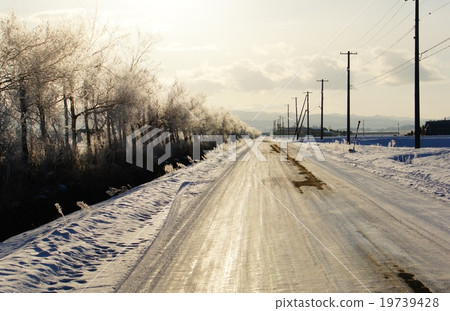 Snow mountain 19739428