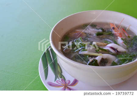 seafood Thai spicy soup 19739772
