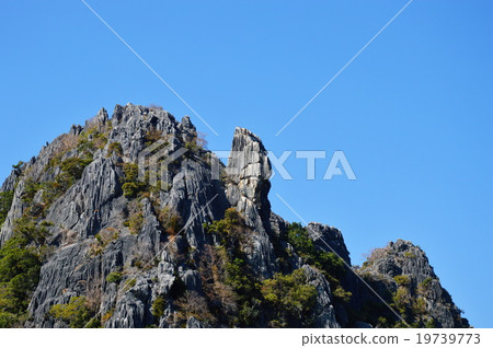 mountain on sunny day 19739773